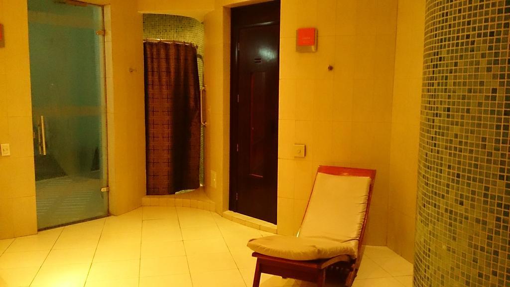 Decapolis Hotel Panama City Luaran gambar A steam room at a spa